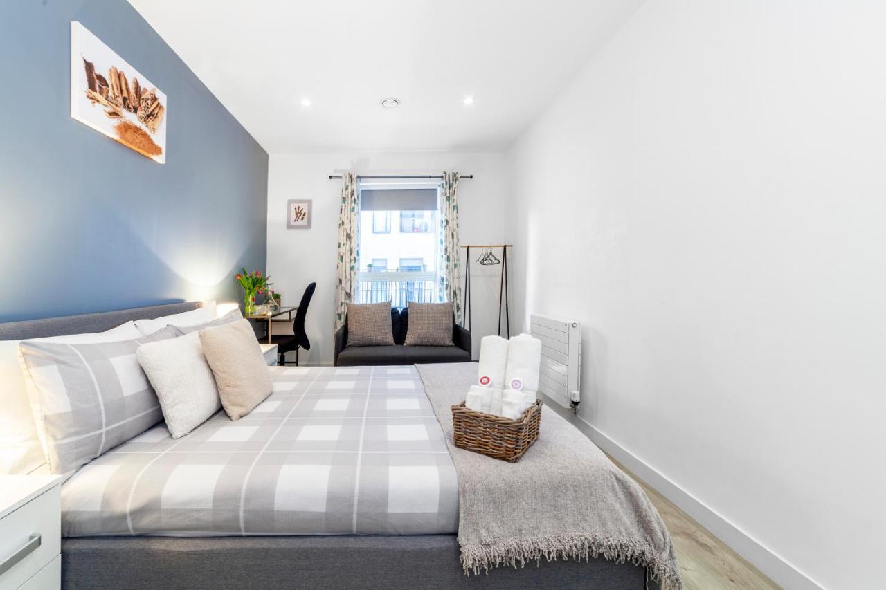 Private Double Bd With Optional Balcony, 15 Mins To London Cc Lägenhet Exteriör bild